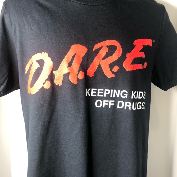 DARE Keeping Kids Off Drugs Black/Red Tee Tshirt - Picture 3 of 5